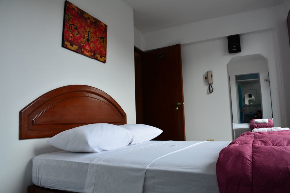 Tupac Lima Airport Hostel Exterior photo
