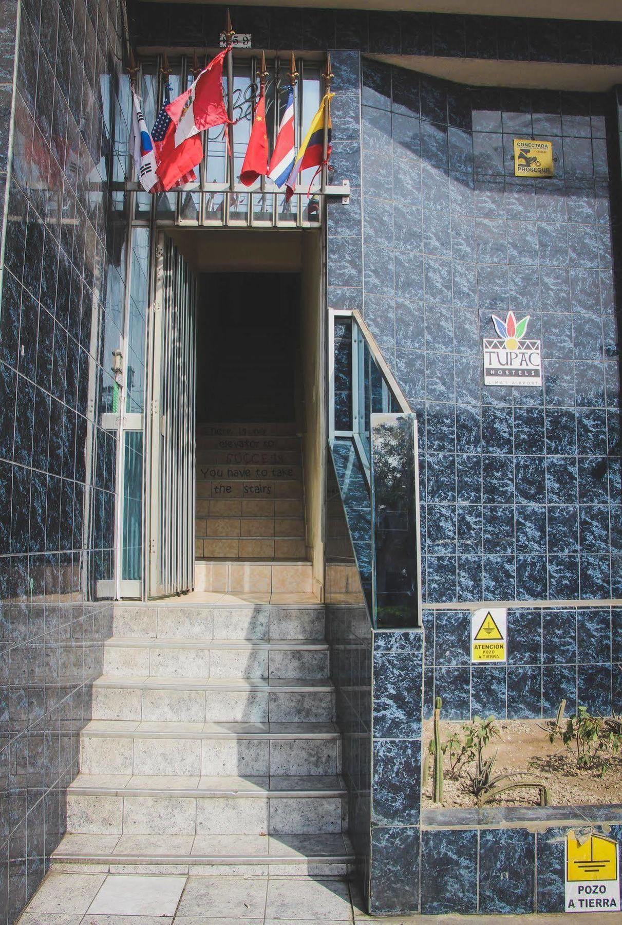 Tupac Lima Airport Hostel Exterior photo