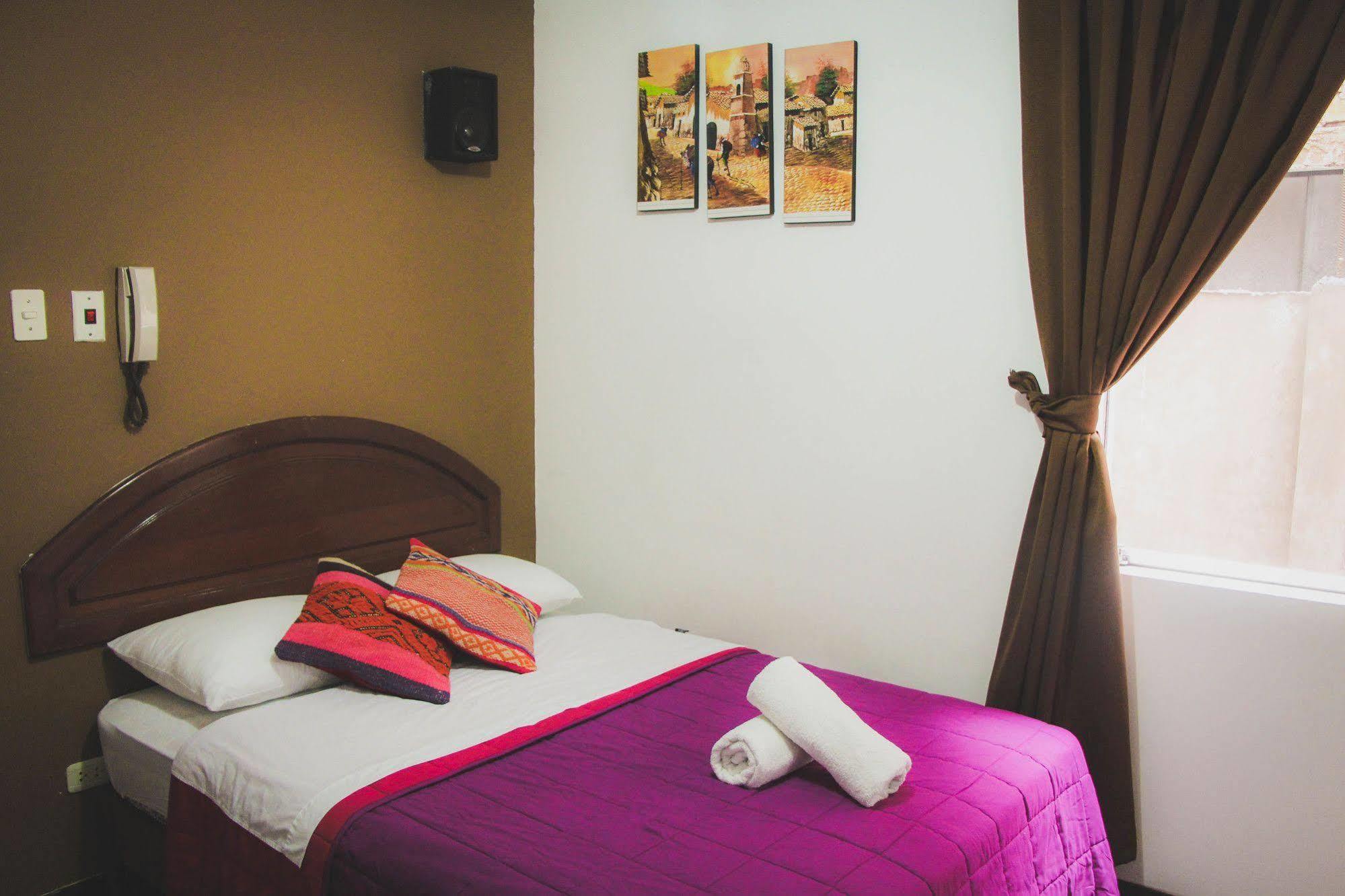 Tupac Lima Airport Hostel Exterior photo