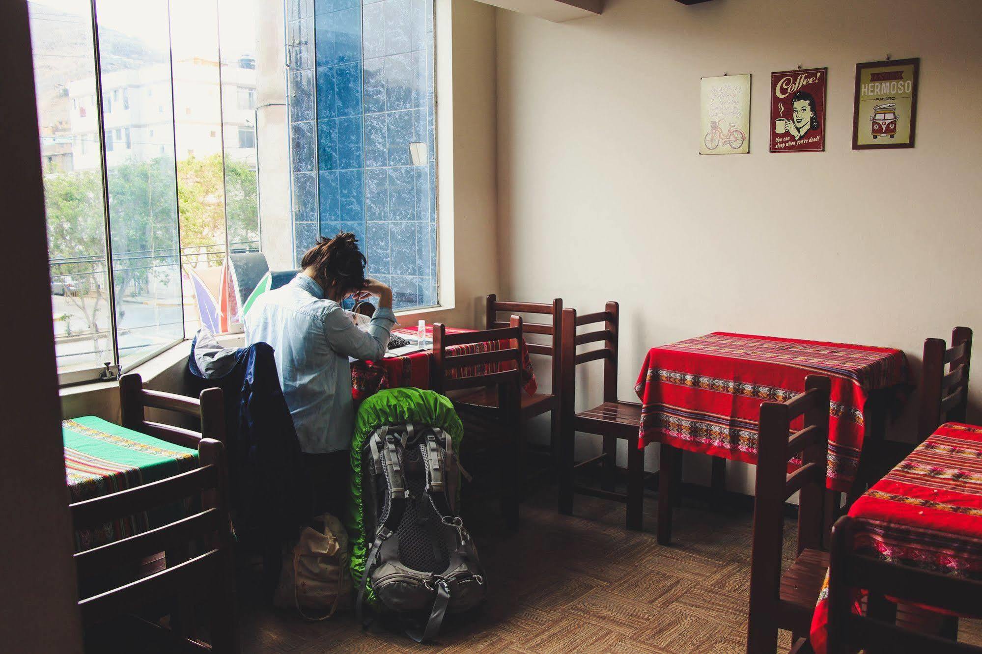 Tupac Lima Airport Hostel Exterior photo