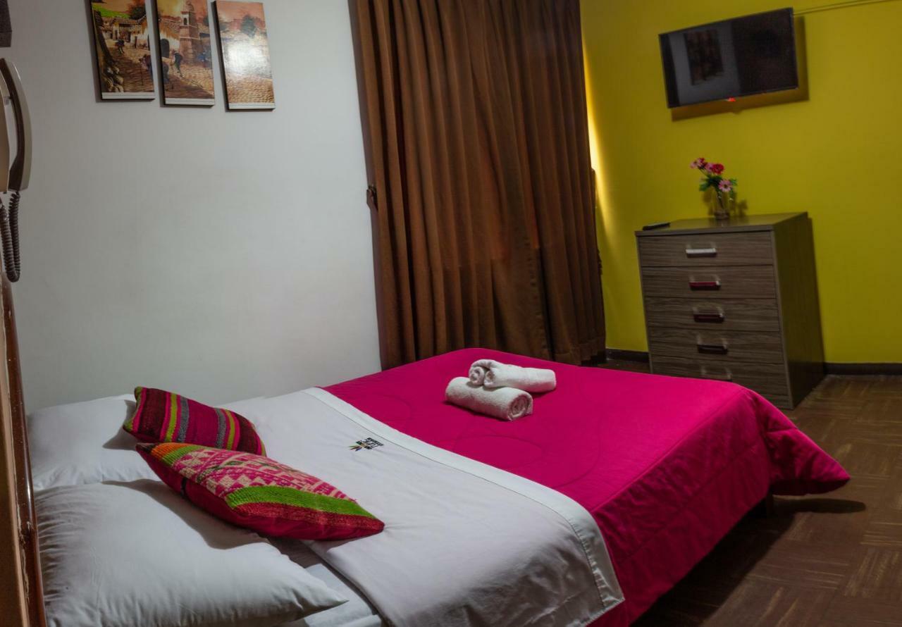 Tupac Lima Airport Hostel Exterior photo